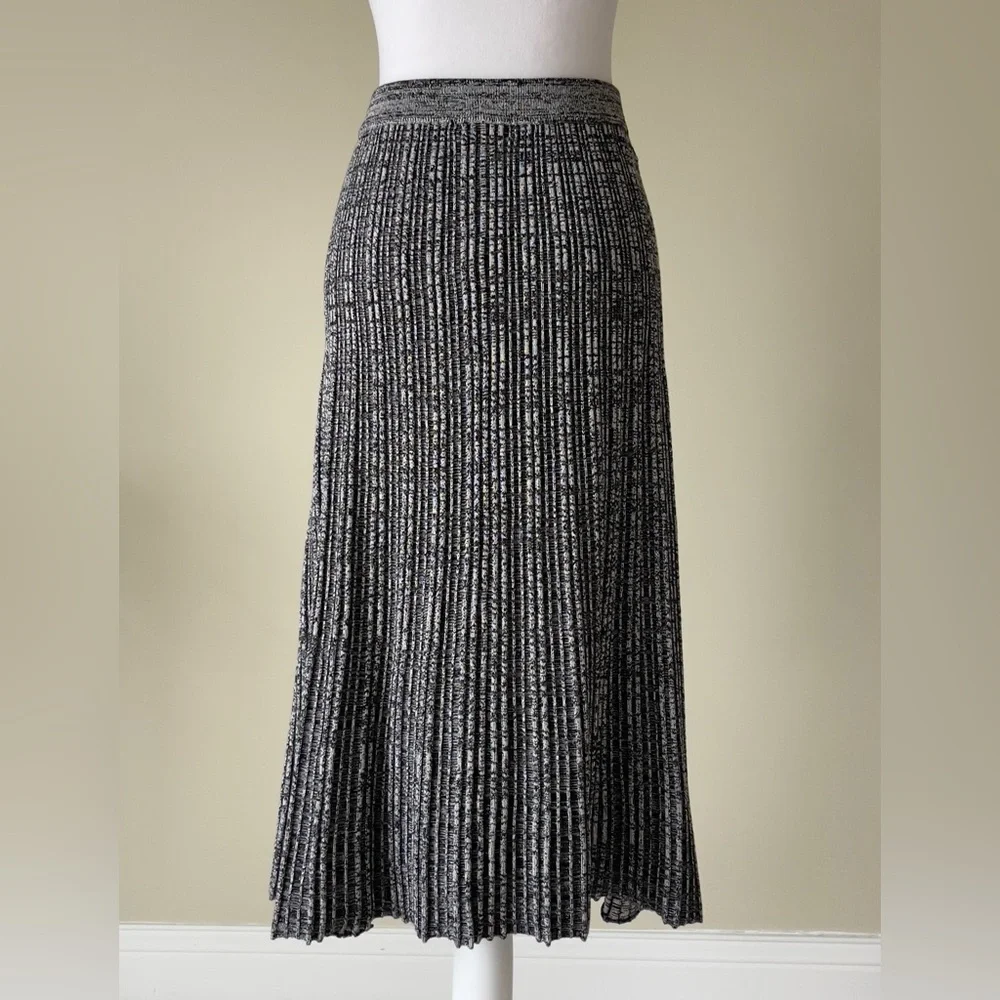 Calvin Klein NWT Black Gray and metallic Silver Ribbed Knit A-Line Midi Skirt